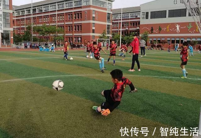 阳爸|4年过去了,很想再问问他们,孩子们都还在继续踢球么?