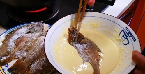 淀粉|炸鱼时，直接下锅炸就错了饭店都这样做，出锅又酥又脆还不腥气