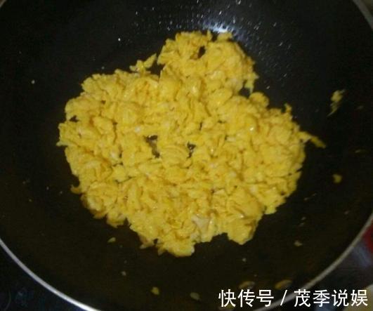 饺子|调韭菜馅,调料越多越难吃!放这3样就够了,又鲜又嫩不出水