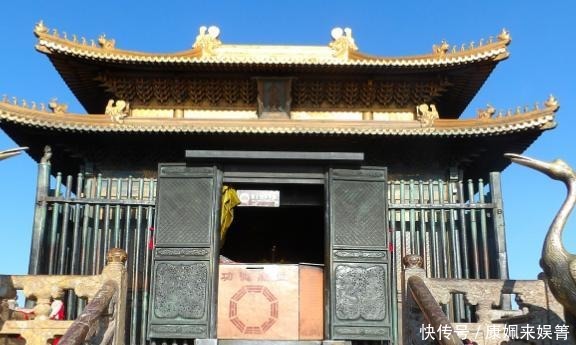 旅游:挂在悬崖峭壁上的紫金城古时神圣不可亲近