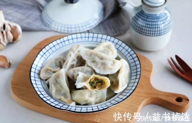 放油|调饺子馅，先放盐还是先放油记住顺序，饺子饱满多汁，鲜嫩可口