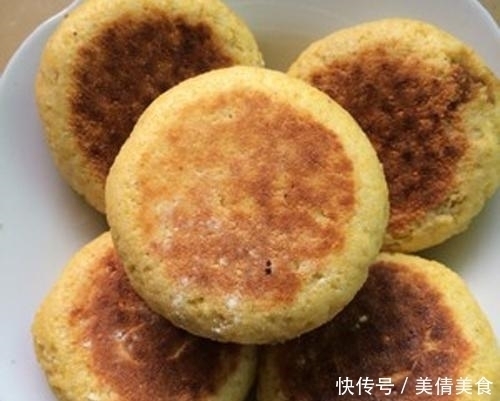 玉米面新做法,开水一烫,筷子一搅,粗粮细做,简单美味越吃越香