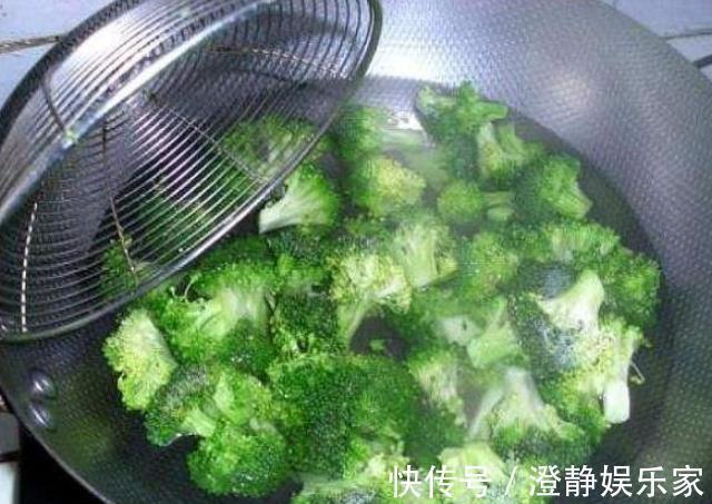 没焯水就不能吃的4种蔬菜，以后可别再直接丢下锅，吃了肠胃不适