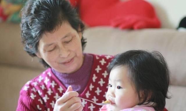 辅食|娃每次只吃婆婆熬的粥,宝妈偷尝后大发雷霆这种东西怎么能吃