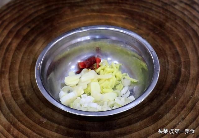 香菇肉片|饭店的香菇肉片为啥好吃，原来腌制是关键，厨师长教你正确做法