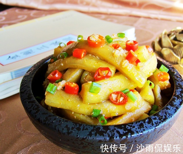 炒茄子,不要先放油了!和大厨学一招,颜色不变黑,不吸油还入味