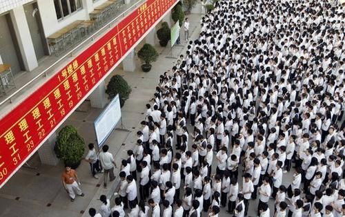 究竟要多努力才能考上985大学，中游生该如何突破学习瓶颈呢？