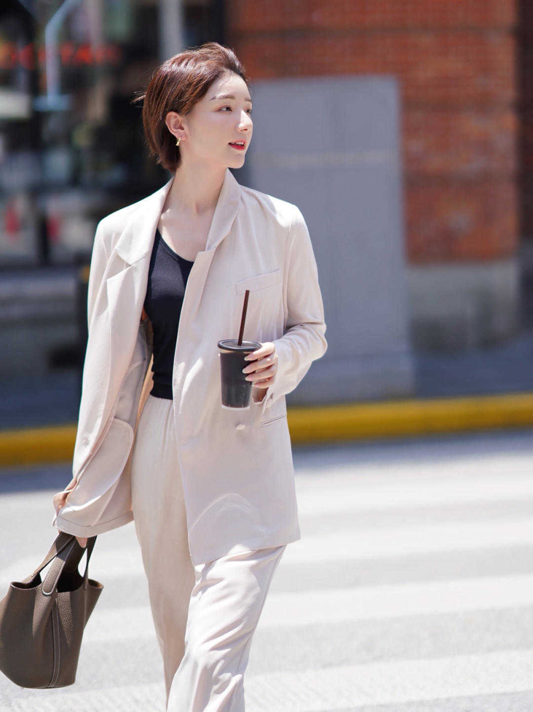 紧身|精致的女生从来不缺自信,高级优雅的30+穿搭方法,时髦又简约