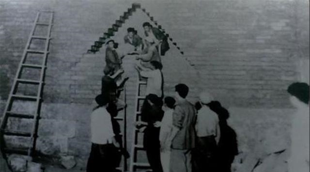 1956年定陵考古:金刚墙打开后散黑烟,考古人员放公鸡探路