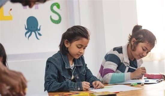 接娃|'妈妈,没人一起玩怎么办',家长如何应对,决定孩子的社交能力