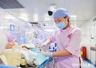 成都这群90后“临时爸妈”每天照看200多名新生儿