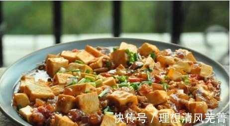 正确做法|红烧豆腐时,有人先煎有人直接炖,教你正确做法,豆腐更入味!