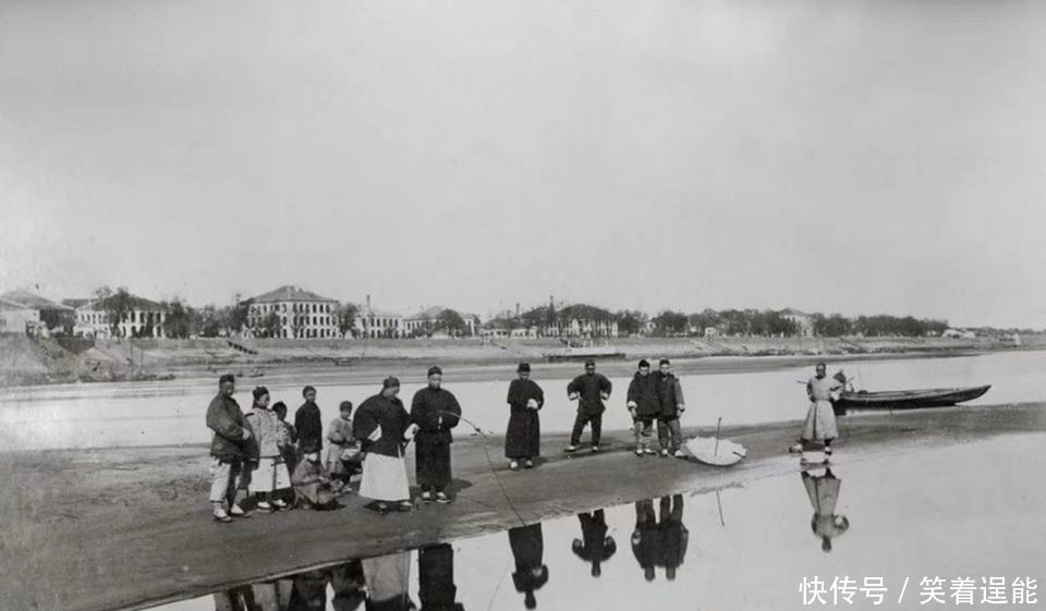 晚清|一组晚清权贵阶层老照片，国家山河破碎，他们却还在讲究排场！