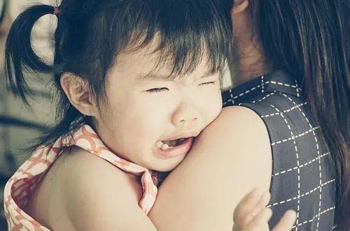 消防车|“你不走我走”,宝妈生气把孩子留商场,3分钟后急得四处找娃