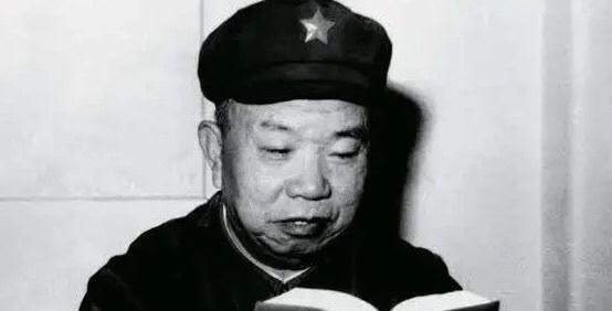 有何|1955年授衔时，司令员授中将，副手反而成大将，背后有何隐情？