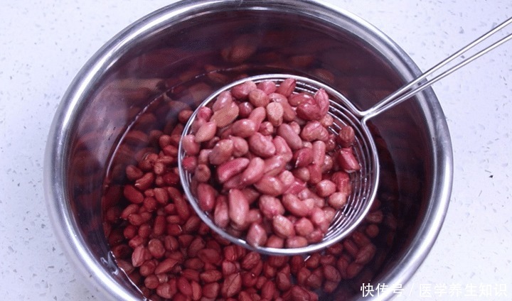 奶白|秋天,它和猪蹄是绝配,锅中一煮,汤汁奶白又浓郁,好喝无腥味