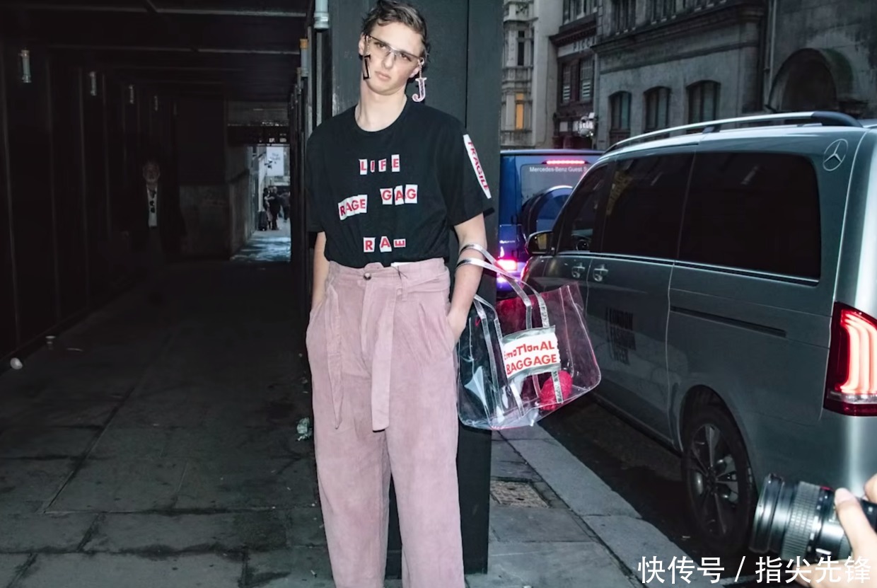 100块把土鳖宅男变鲜肉超模,英国俩沙雕小哥把时尚圈玩坏了