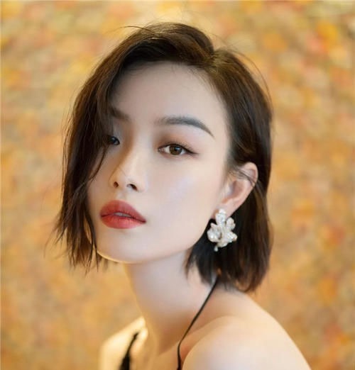 百搭 一个女人爱不爱“打扮”,看她的发型和鞋子就知道了,差别太大