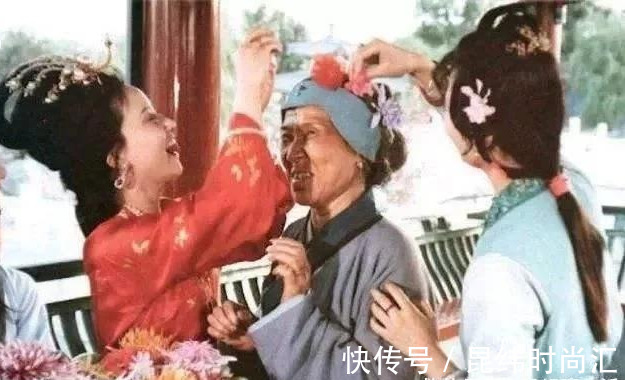 平儿!刘姥姥二进荣国府,究竟带回家多少财物?其中能给我们什么启发?