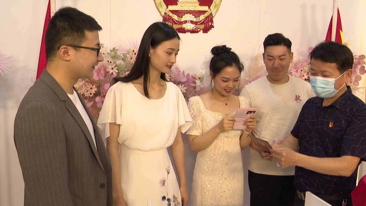 结婚证|美滋滋甜蜜蜜!“520”结婚登记,现场简直甜齁了……