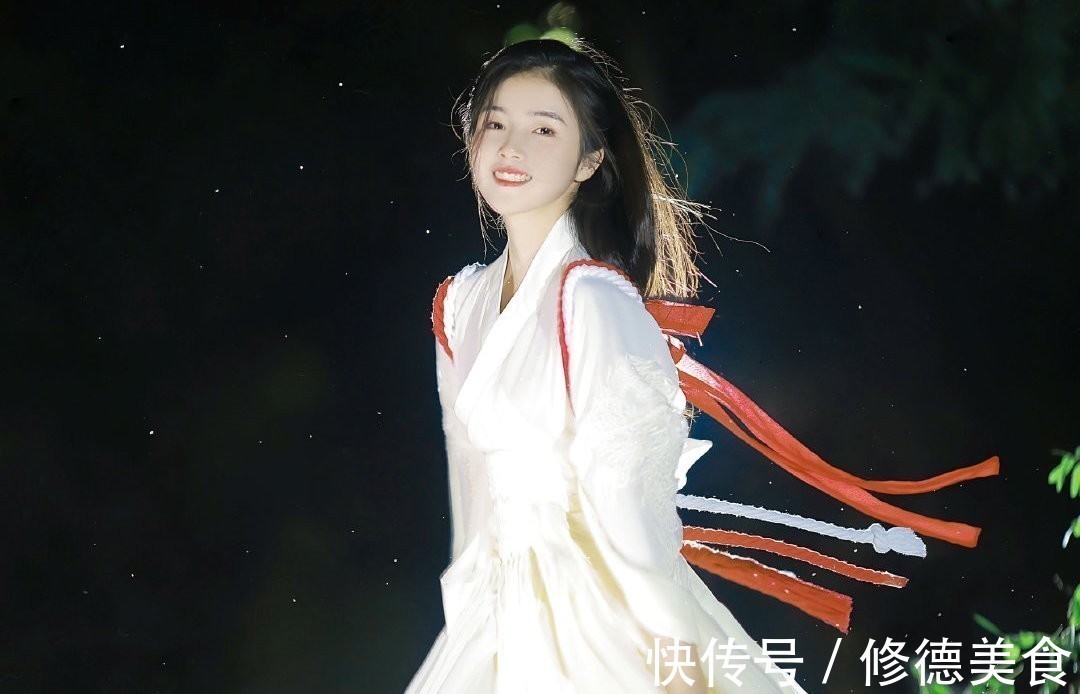 汉服|“神明少女”风格的汉服也太美了，优雅又清冷，怪不得女生都爱穿