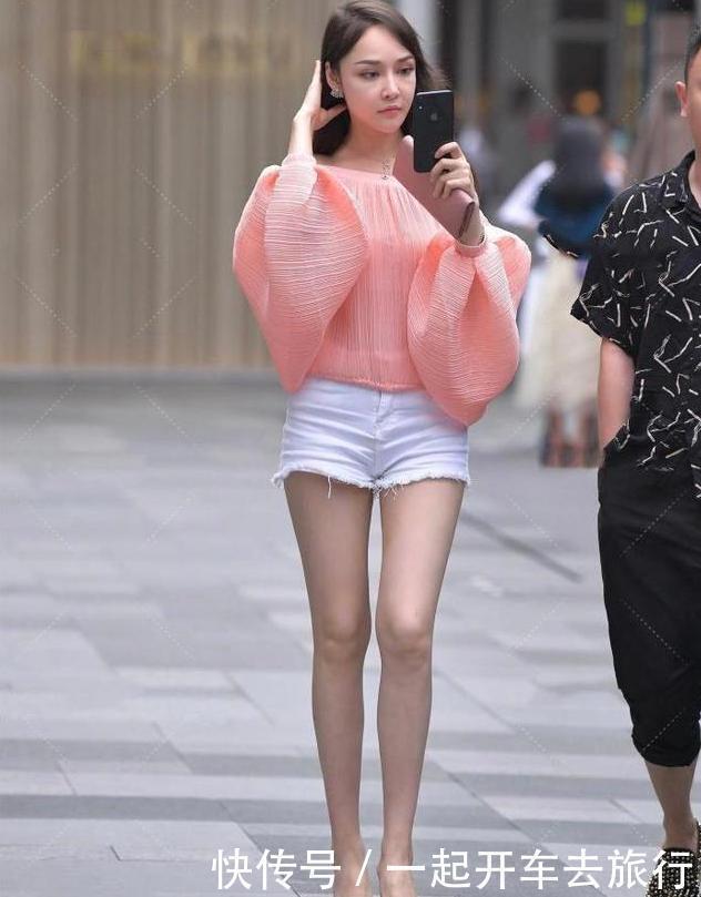 紧身衣|粉衬衫配白牛仔短裤，温柔优雅，风度迷人