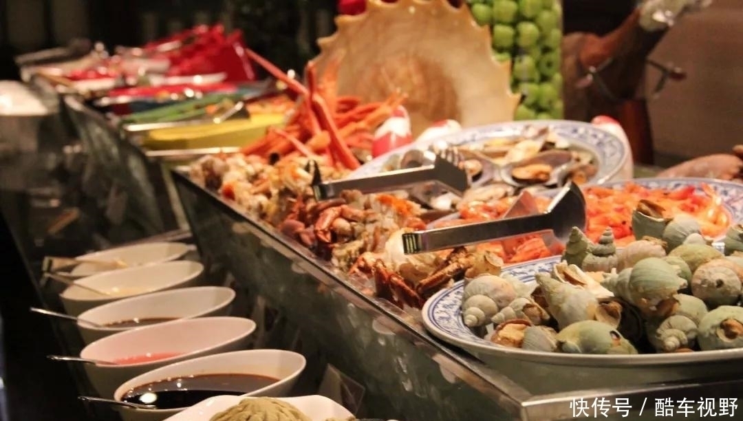 中国|日本游客来中国吃自助餐,只吃这样东西,老板笑了来送钱的吧