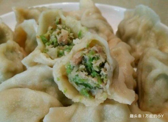 回乡下老家吃饭,婆婆做饺子招待,看到碗里的饺子,俺摔了碗筷!