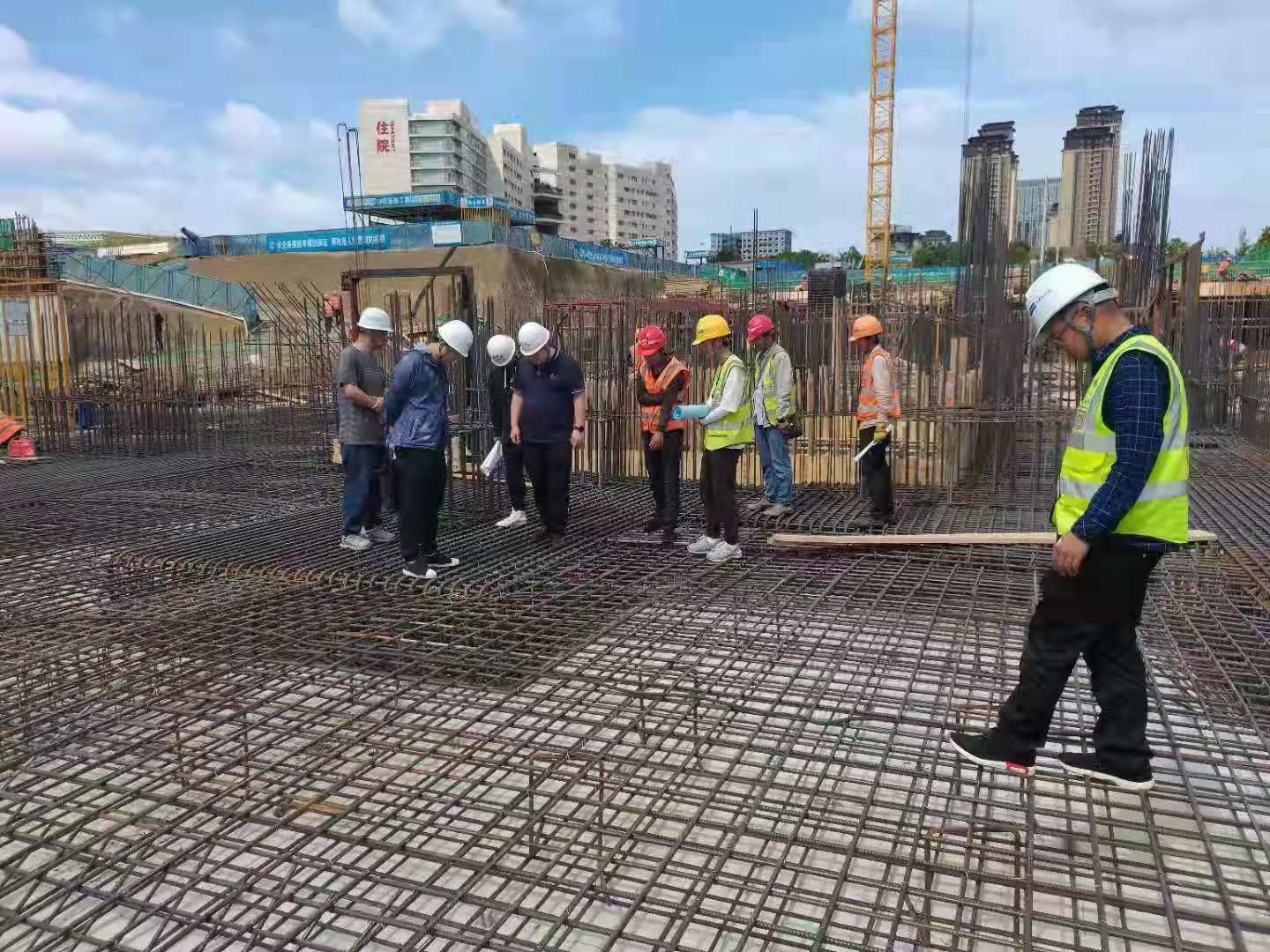 项目|迁建项目第一块基础筏板钢筋顺利验收