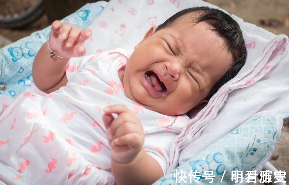 睡眠|婴儿睡觉时为什么妈妈一走就秒醒?3个原因,只有妈妈才懂