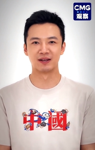 橄欖|張韜:《新聞直播間》秀才藝,喜提第一個在主播臺上清唱的男主播