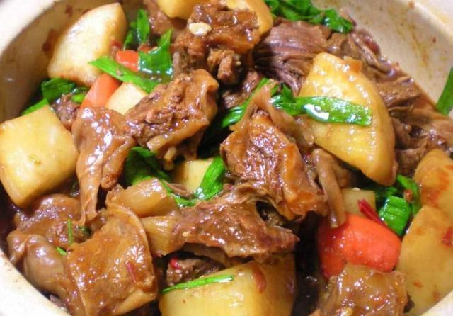 炖牛肉时,切记别放这调料,加了相当于毁牛肉,很多吃货都不懂