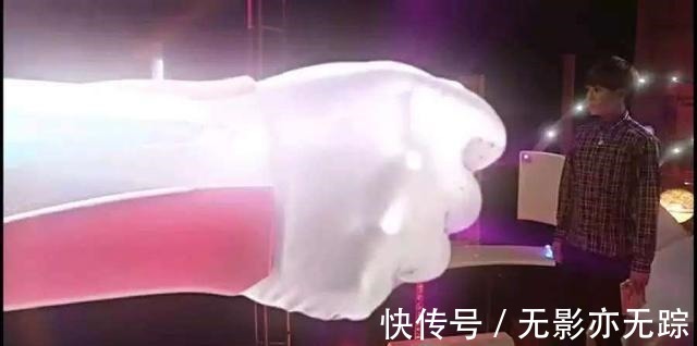 高斯奥特曼|以人类的角度看奥特曼们的大手,泽塔奥特曼很考验力量的