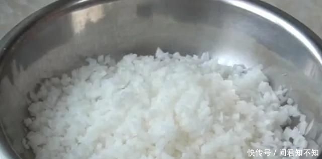 过瘾|白萝卜最好吃的做法,不水煮不油炸,鲜嫩又多汁,一口一个真过瘾