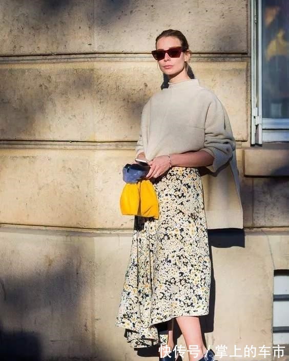 锁骨处 秋冬纯色毛衣怎么穿才能更胜一筹三招就搞定,简约高级感穿搭!