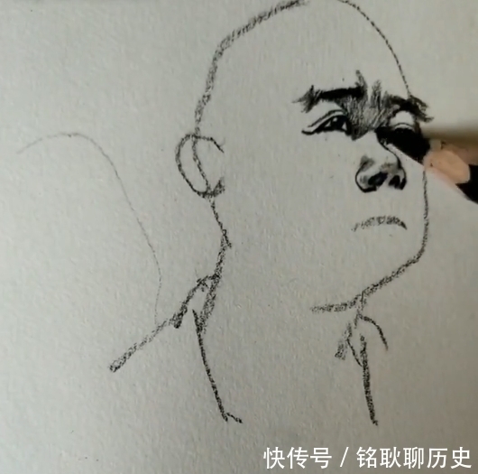 速写!美术生速写人物,看到线稿:改行放牛吧,成画后:大佬,失礼了