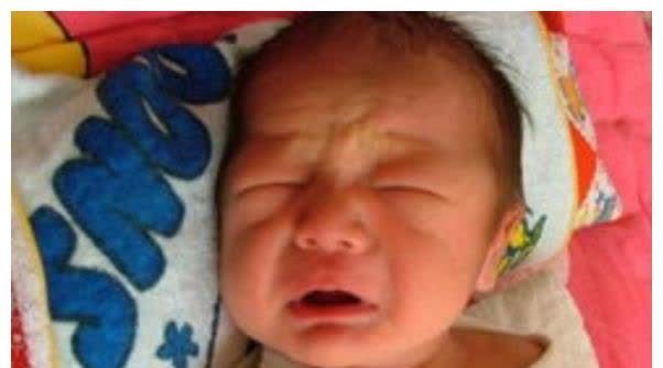 醒来|为啥宝宝睡觉时会突然大哭?不是故意在磨人,或和这4个原因有关