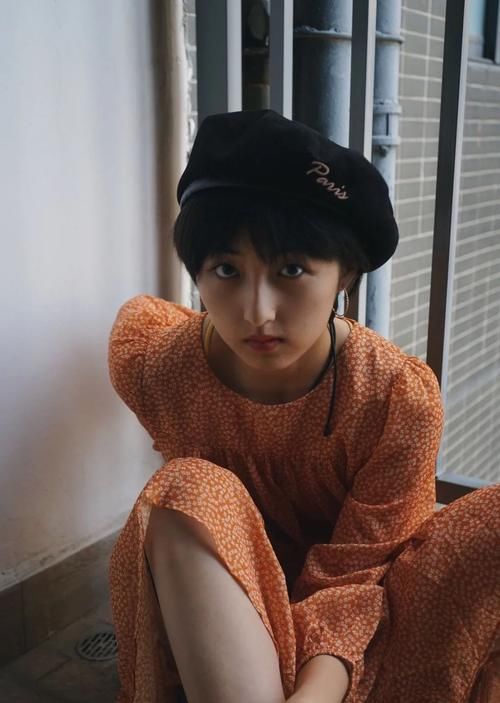 飘带|张子枫如今都成大美人了！戴上飘带贝雷帽，美成动漫里的女主角了