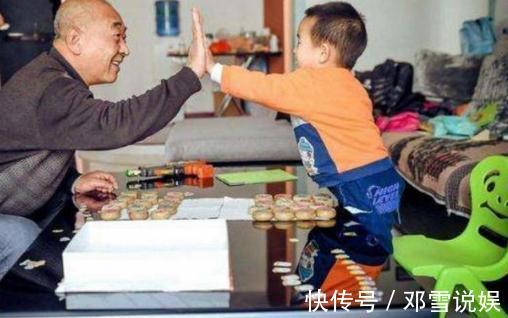 小可|孙女和爷爷睡觉从来不哭,看到真相后宝妈怒骂你不要脸孩子要脸