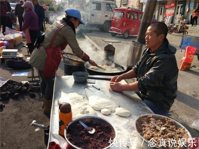 农村|奇怪的农村夫妻,赶大集生意火爆,自定规矩干四天休班一天