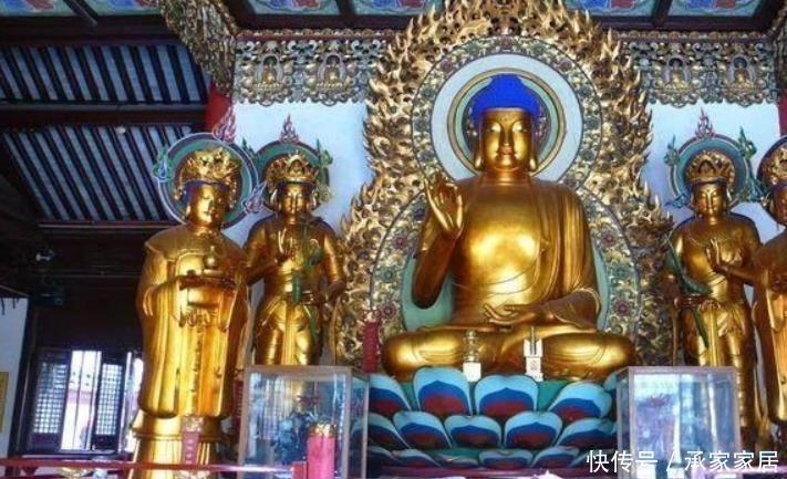 烧香拜佛时,4大禁忌需牢记,有钱人都明白,难怪更富有