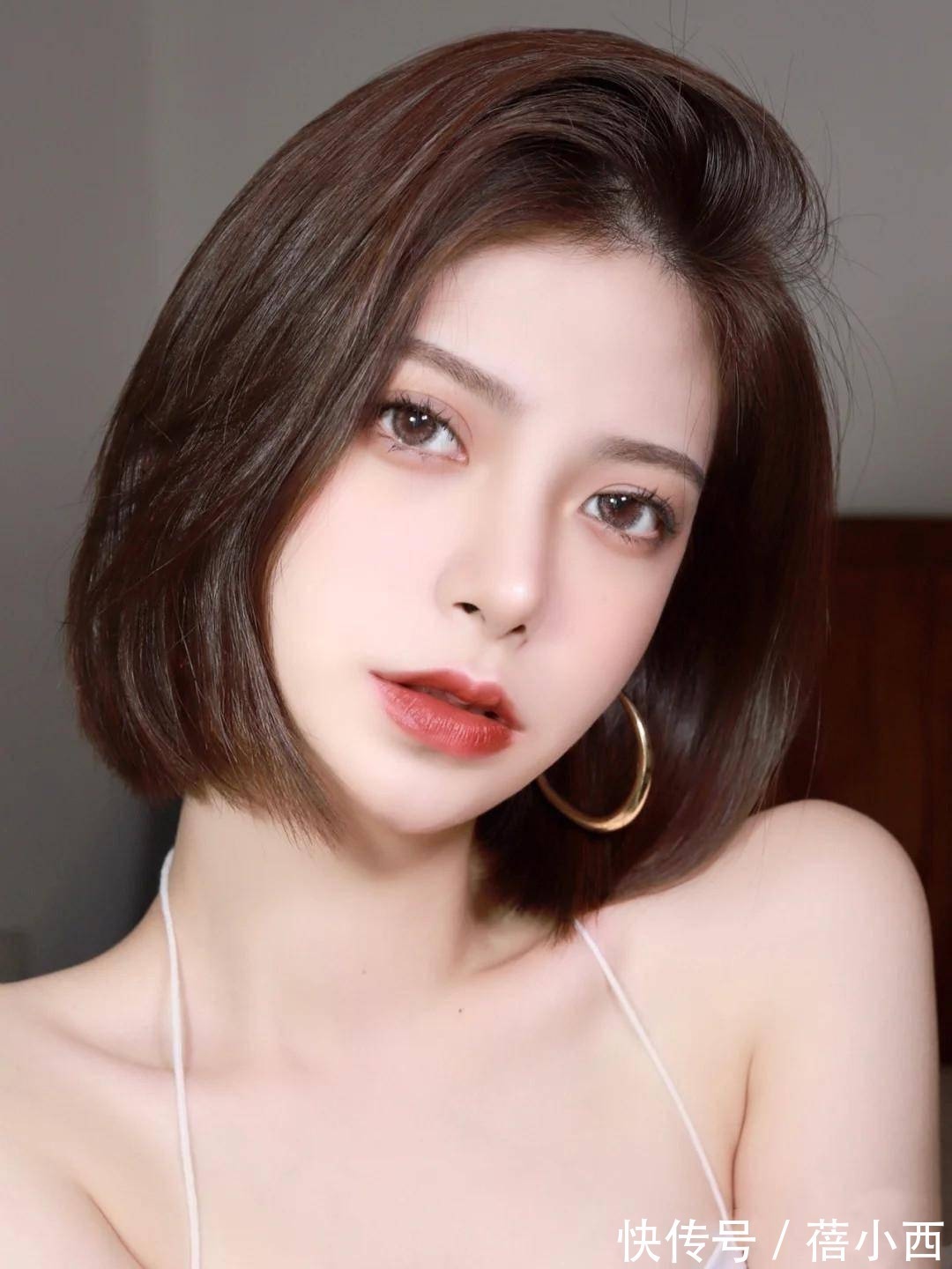 小姐姐 秋季发型别乱剪!这几款高颜值刘海了解一下,谁试谁好看!