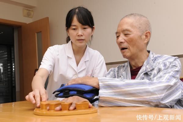 社区卫生服务中心|上海这所被“顶流”三甲医院包围的“小医院”，有位居民人见人爱的“朱医生”