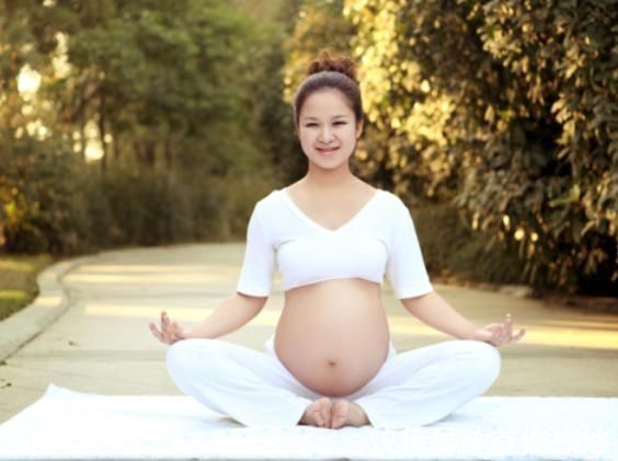 小丽|孕晚期若有这些症状，胎宝宝或许会晚于预产期降生