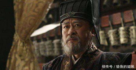 酗酒|皇帝责备宰相整天酗酒，宰相问了他两个问题，皇帝说您随意吧！