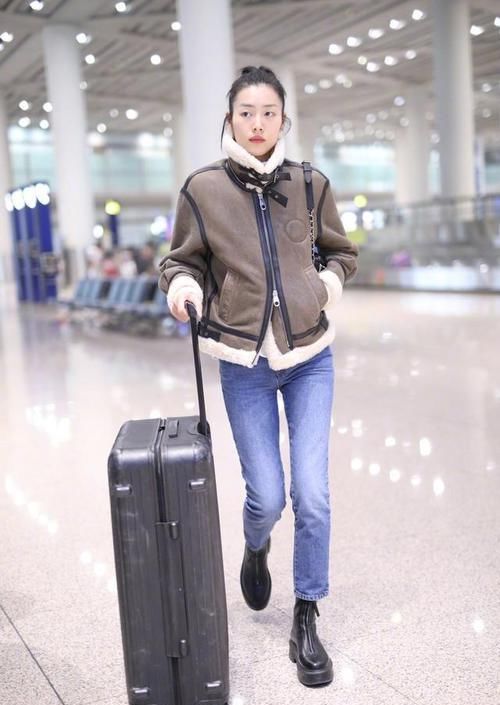  跟风|刘雯将这件“皮毛一体”给穿火了，保暖又洋气，明星们都在跟风穿