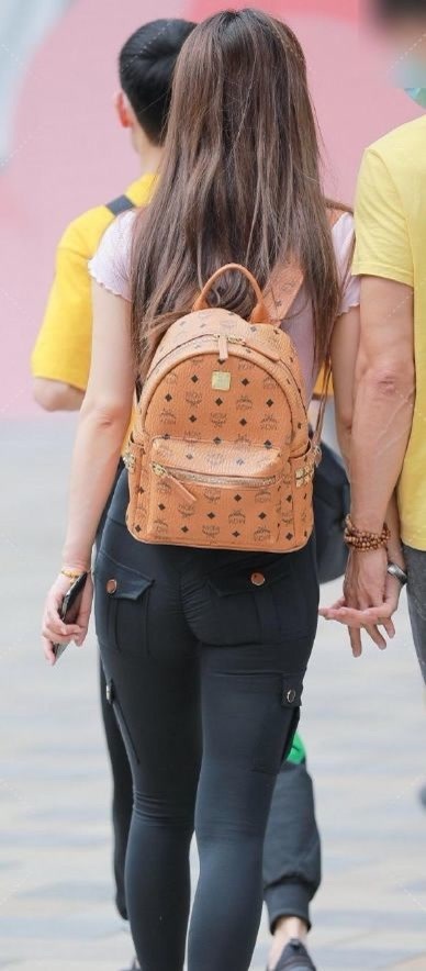 牛仔裤 穿着卡其色,时尚而老成,充满高级感