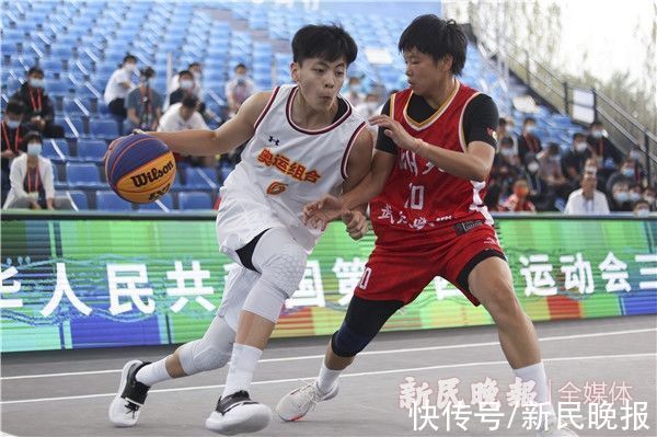 |女篮“人气王”杨舒予可帅可美还能打