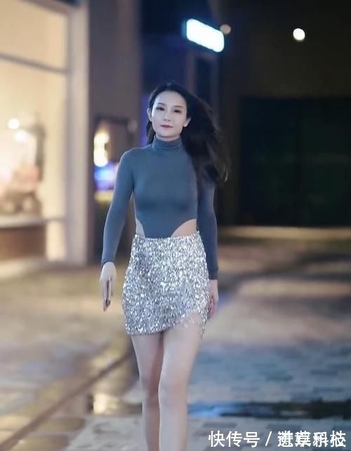 连体衣 连体衣搭配银色包臀裙,让这姐姐成为焦点,简直太性感