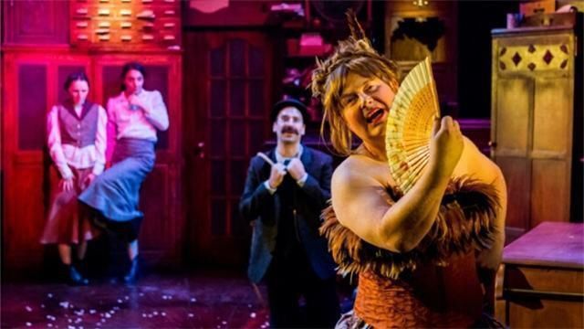 百年孤独&出版后被列为禁书,卖一本判10年,后被誉为上世纪最伟大的小说